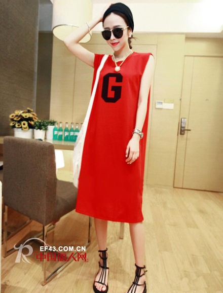 纯色系连衣裙搭配 什么连衣裙穿起来比较清新