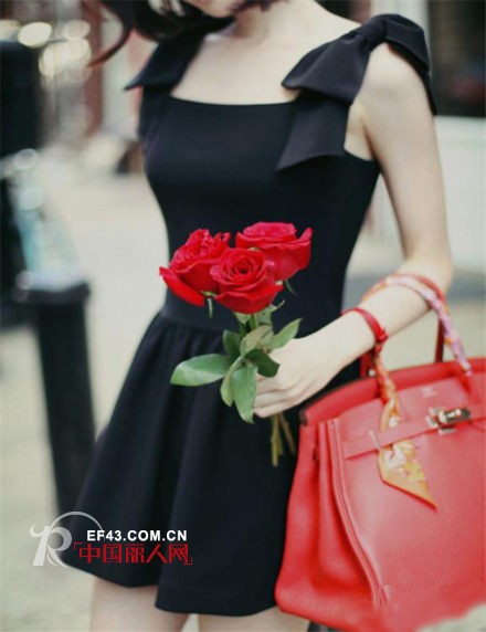 最新流行裙子款式 韩版黑色连衣裙搭配