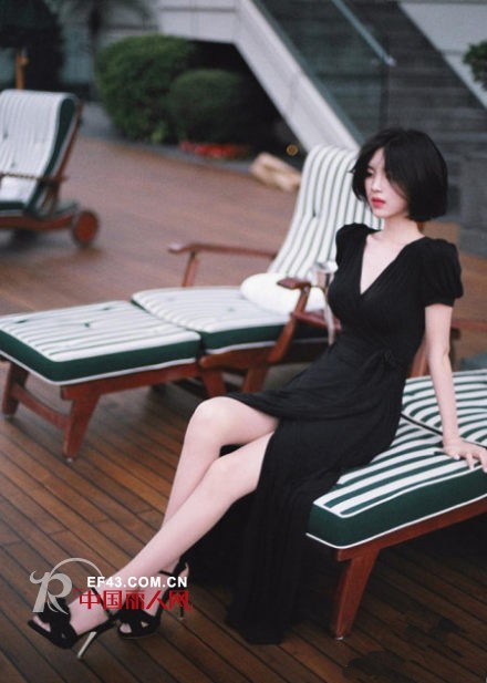 最新流行裙子款式 韩版黑色连衣裙搭配