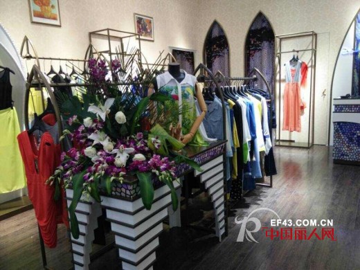 热烈祝贺迪斯廷.凯女装广东韶关风度名城店盛大开业