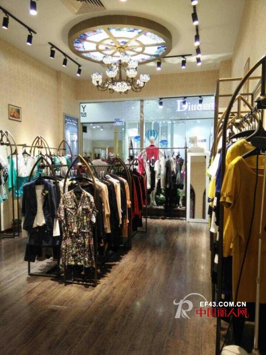 热烈祝贺迪斯廷.凯女装广东韶关风度名城店盛大开业