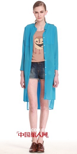 印花西装搭配条纹衫好看吗 蓝色开衫入秋搭配