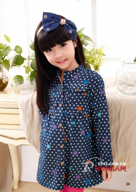 秋季外套怎么搭配 波点外套配什么款式