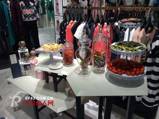 2014年8月7日“西蔻”深圳喜荟城隆重开业 欢迎参与活动领取蒙奇奇充电宝!