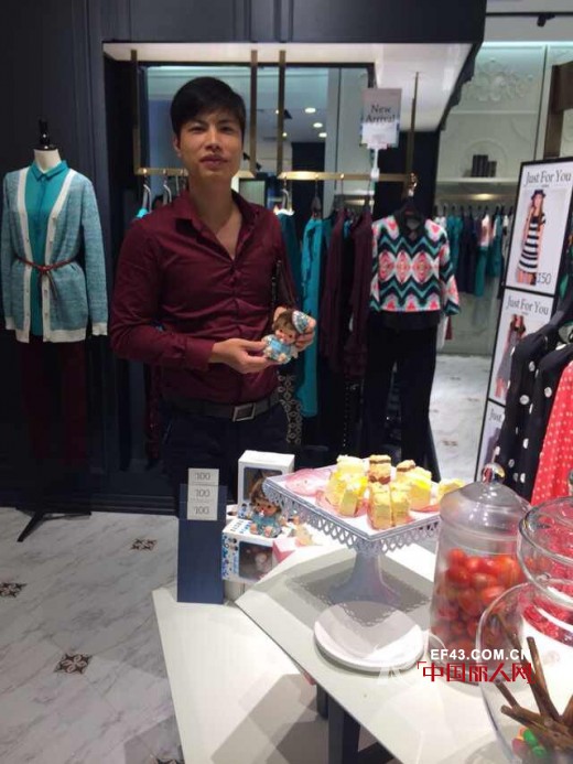 2014年8月7日“西蔻”深圳喜荟城隆重开业 欢迎参与活动领取蒙奇奇充电宝!