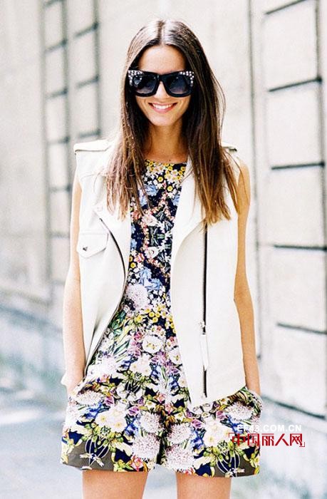 潮人偷懒怎么穿?连体裤便捷又时髦