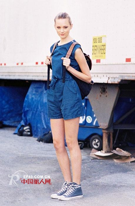 潮人偷懒怎么穿?连体裤便捷又时髦