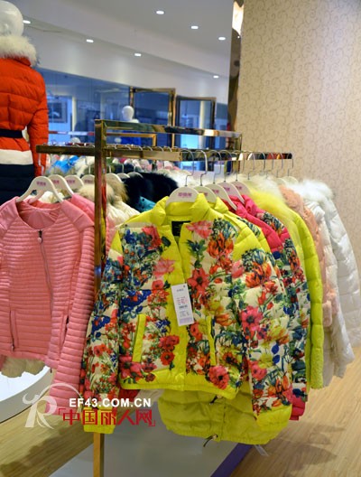 耶丽雅连锁卖场:轻松掘金服装市场