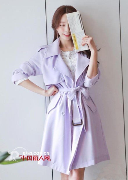 换季穿什么衣服 早秋风衣怎么搭配 长款风衣怎么搭配显高