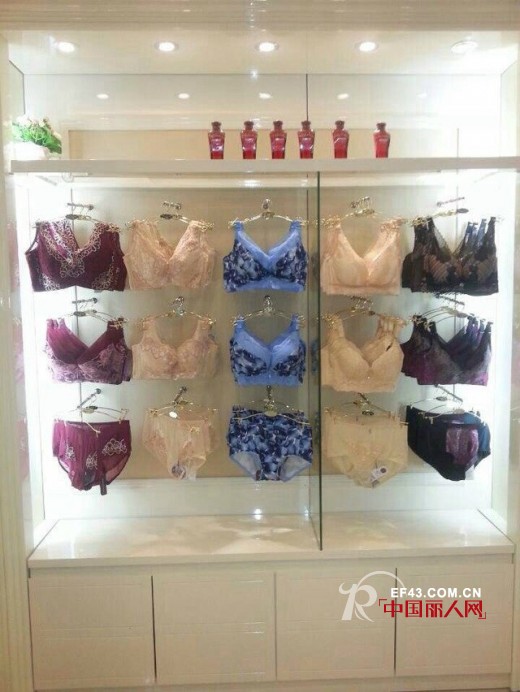 热烈祝贺东莞南城百丽挺专卖店8月8日盛大开业 祝生意兴隆,财源广进,越做越发!