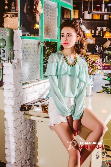 甜美约会装扮 薄荷绿搭配什么颜色 薄荷绿连衣裙搭配