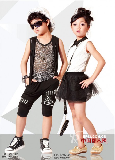 黑白童装品牌 黑白怎么搭配更个性 夏装黑白怎么搭配
