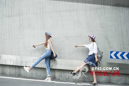 青春荒唐我不负你 最具个性闺蜜装扮 闺蜜拍照什么姿势好看