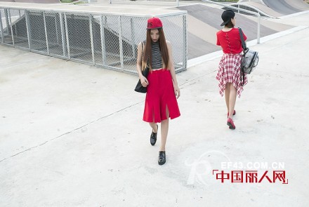 青春荒唐我不负你 最具个性闺蜜装扮 闺蜜拍照什么姿势好看