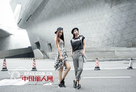 青春荒唐我不负你 最具个性闺蜜装扮 闺蜜拍照什么姿势好看