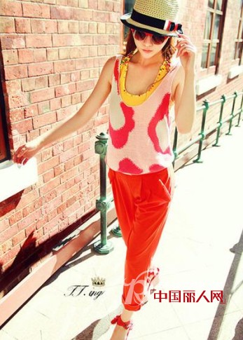 条纹t恤特能这么潮? 夏日街头潮女美搭示范