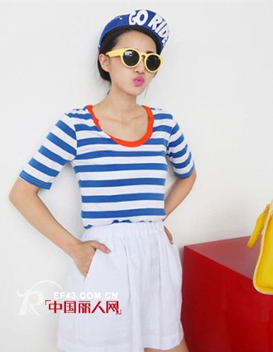 条纹t恤特能这么潮? 夏日街头潮女美搭示范