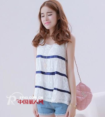 条纹t恤特能这么潮? 夏日街头潮女美搭示范