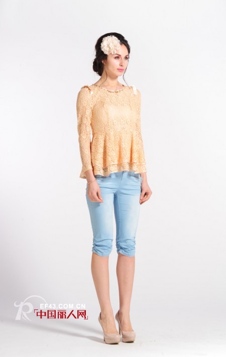 牛仔中裤怎么搭配 中年妈妈穿什么款式比较潮流