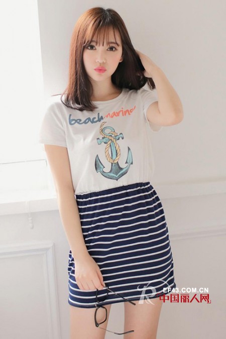 条纹拼接连衣裙好看吗?条纹拼接连衣裙怎么搭配