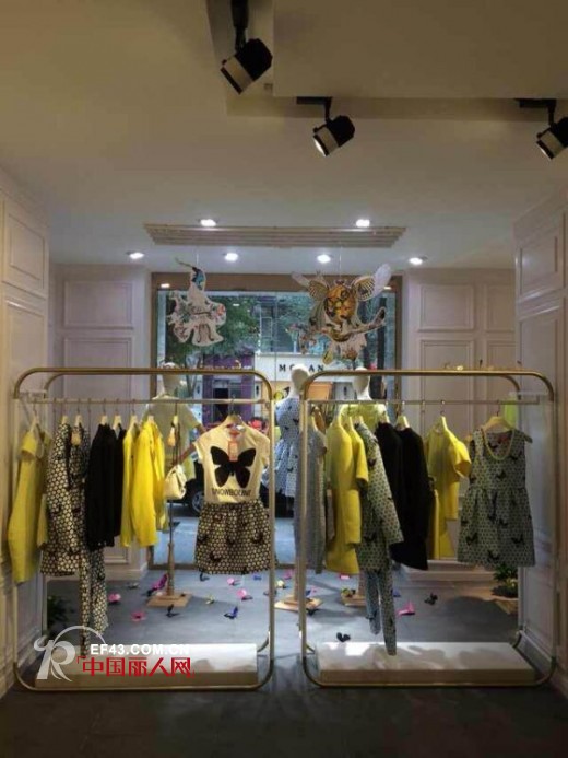 秋冬时尚开启 SNOW BOUND璱妠呼和浩特旗舰店绚丽开业