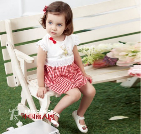 婴儿第一步选择好的服装 婴幼儿选择什么样的童装好呢?