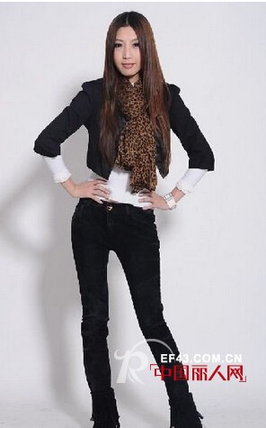 直筒裤怎么搭配 初秋直筒裤搭配小外套最显窈窕