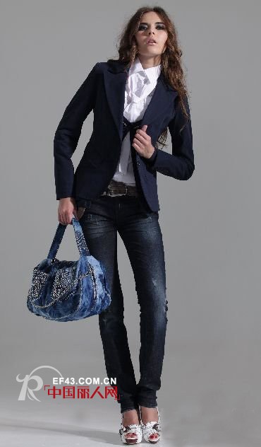 直筒裤怎么搭配 初秋直筒裤搭配小外套最显窈窕