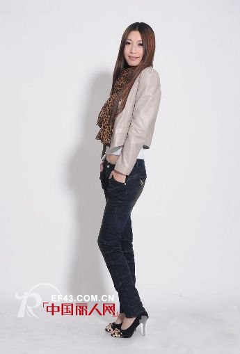 直筒裤怎么搭配 初秋直筒裤搭配小外套最显窈窕