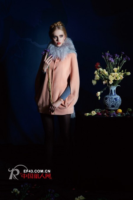 绣花呢子外套今年流行吗 粉色马甲外套搭配