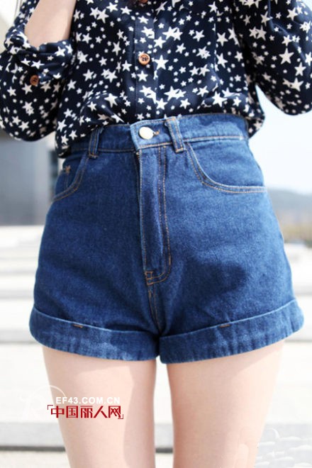 什么样的牛仔短裤穿起来腿细 穿起来显腿细的牛仔短裤款式