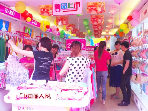 热烈祝贺温州龙湾区谢老板女人100品牌加盟2店盛大开业