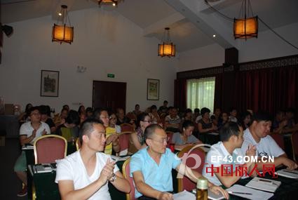 热烈庆贺outride童装《2015年春夏审版会》取得圆满成功!!!