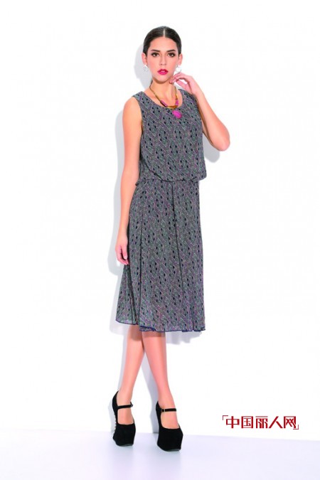 背心长裙搭配 背心长裙怎么搭配好看