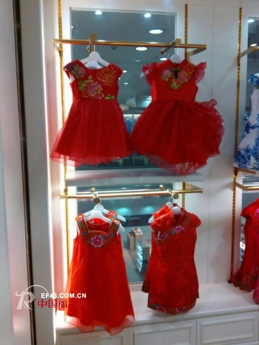 祝贺汪小荷童装无锡三洋百盛专柜7月31日盛大开业