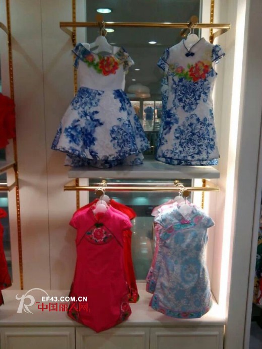 祝贺汪小荷童装无锡三洋百盛专柜7月31日盛大开业