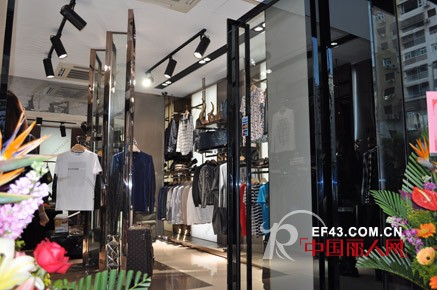 男装店铺装修效果图 男装店装修注意事项