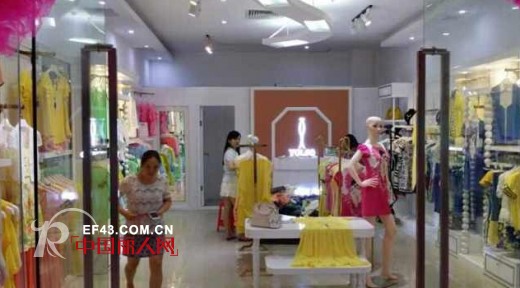 热烈祝贺依然秀女装东莞塘厦沃尔玛商场专卖店盛大开业