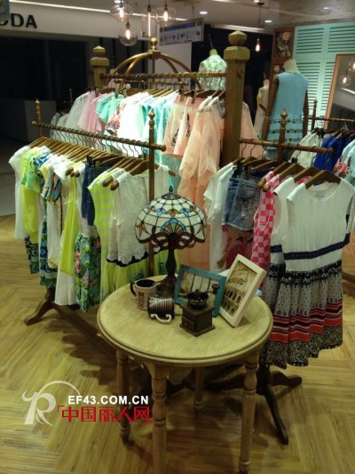 马克华菲以全新形象进驻苏州吴江万亚购物中心三楼啦