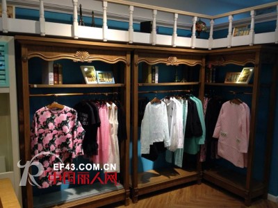 马克华菲以全新形象进驻苏州吴江万亚购物中心三楼啦