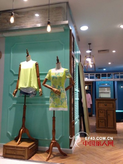 马克华菲以全新形象进驻苏州吴江万亚购物中心三楼啦