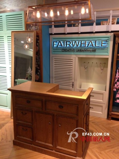 马克华菲以全新形象进驻苏州吴江万亚购物中心三楼啦