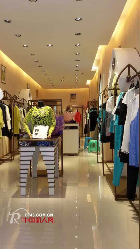 恭贺:迪斯廷.凯女装重庆巫山新店隆重开业