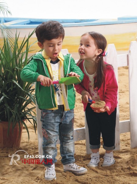 换季时节小男孩怎么穿衣更帅气时尚?  小女孩又该怎么搭配才更漂亮可爱?