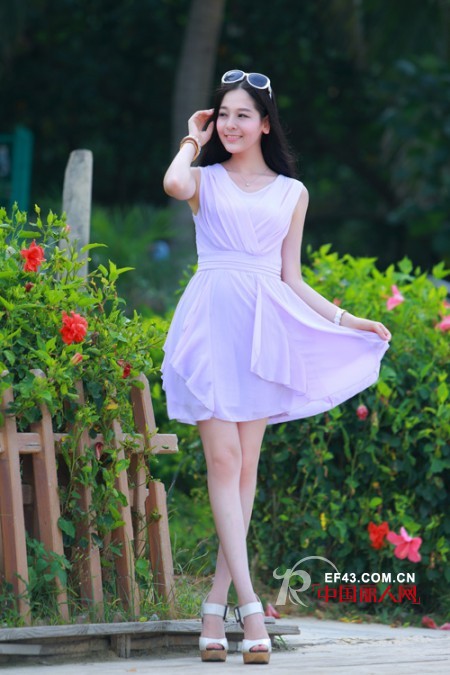 紫色适合哪种年龄段?淑女故事紫色连衣裙新款搭配
