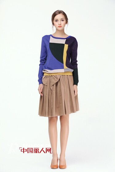 秋季半身裙应该怎么穿搭? 半身裙搭配哪种上衣外套或衬衫比较好看