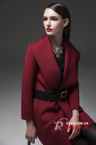 秋冬新款女装必备的三种颜色 秋冬季节穿什么颜色好看