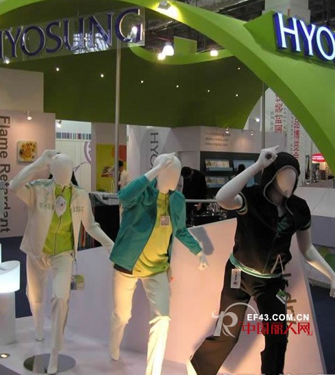 秋冬新品上市——橱窗设计效果图   服装经销商应该知道的橱窗设计效果图