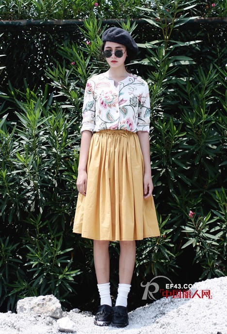 文艺范搭配 秋初半身裙搭配 文艺小清新范时髦不减分
