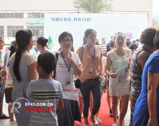 红黄蓝童装2015春夏新品发布会暨订货会取得了圆满成功